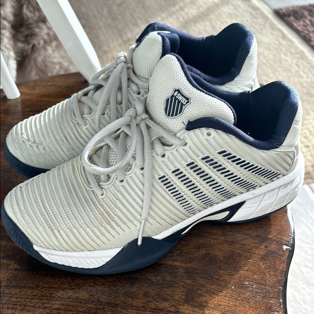 K-swiss tennis’s court shoes